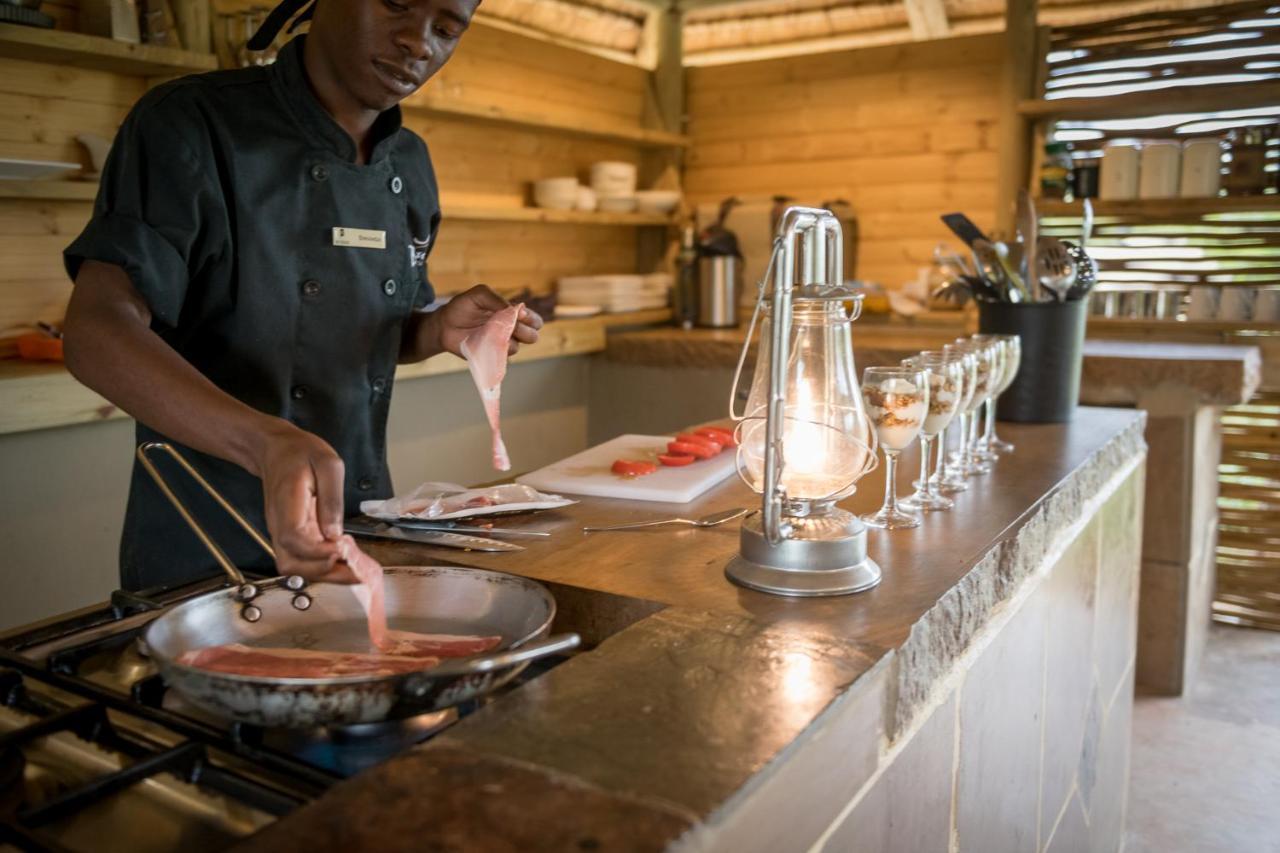 Luxury tent Bundox Explorer Camp Hoedspruit